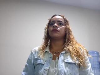 Cara Cumings live webcam model