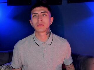  aslan_esposito chat room