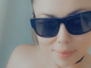 Venessa Love live webcam model