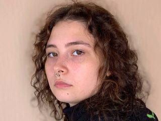 Maxine Alman live webcam model