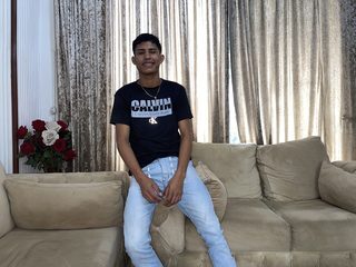  damian_fort chat room