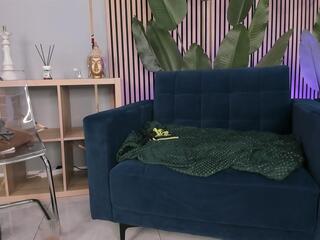 Kattie Cruise live webcam model