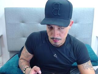  roan_birkiin chat room