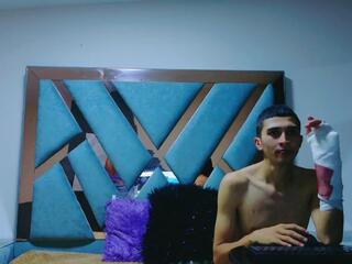  sara_walcker_pablo_rojas chat room