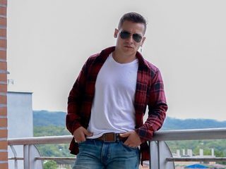  doumcan_maclaus chat room