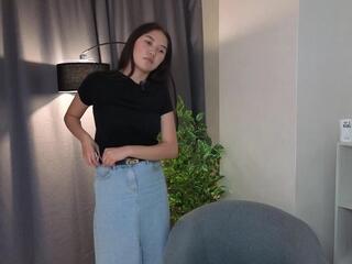 dolly_cornfield chat room