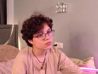  lucile_kleftogiannis chat room