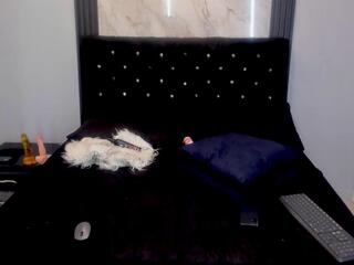  julian_wylde chat room