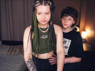 krystle_hartis_annis_allenson chat room
