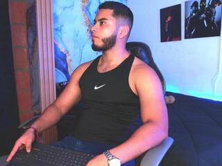  tyler_price chat room