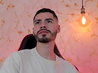  cameron_pierce chat room