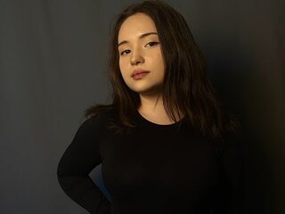 Tegan Caverly live webcam model