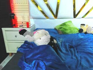  lia_willys_dani_jackson chat room