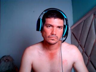larry_colins from Flirt4Free is Freechat