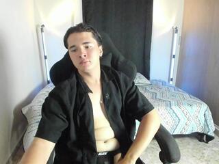 dantee_milleer from Flirt4Free is Freechat