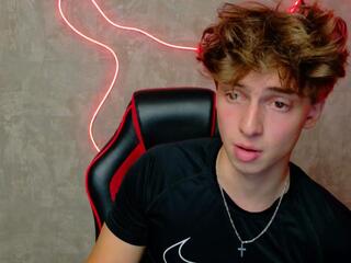Young Georgie_gallagher - sensual, horny and ready to flatter georgie_gallagher from Flirt4Free