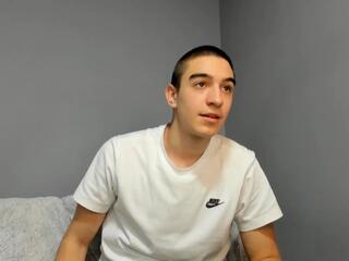  johny_travolta chat room