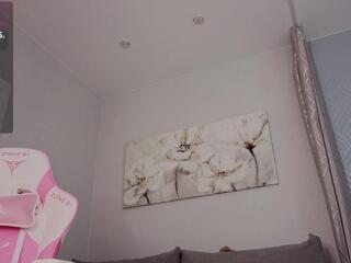 oly_molly from Flirt4Free