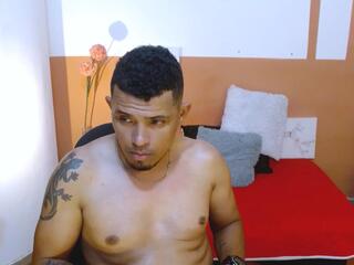  axel_drake chat room