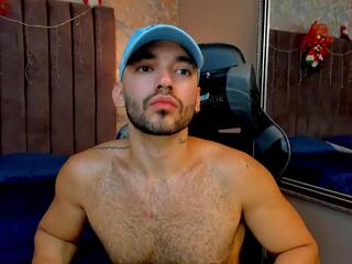  valentino_bermont chat room