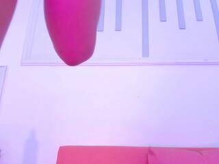 Lili Peach live webcam model