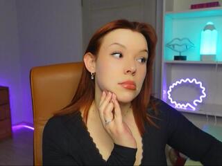 Emily Boker live webcam model