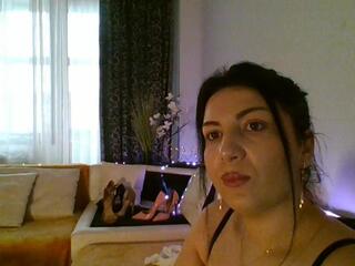 Luissa James live webcam model