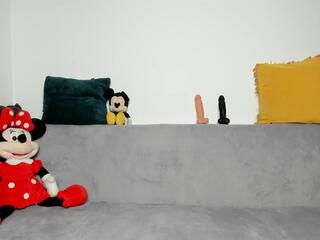 Anne Luna live webcam model