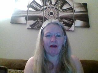 Cora Elaine live webcam model