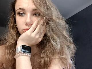 Lily Bowers live webcam model
