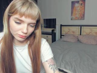 Shera Niez live webcam model