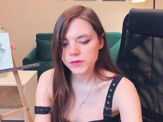 Suanne Molinaro live webcam model