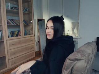 Carmelina Novencido live webcam model