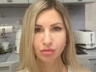 Yesenia Joslyn live webcam model