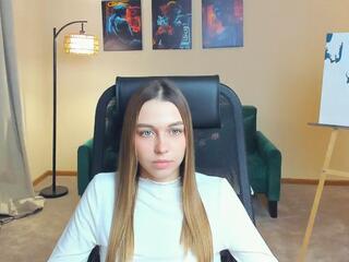 Elease Carraturo live webcam model