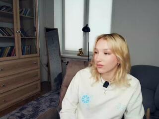 Deedra Finlayson live webcam model