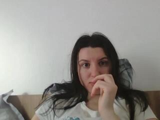 Amira Reva live webcam model