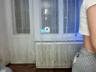 Sari Hollenbach live webcam model