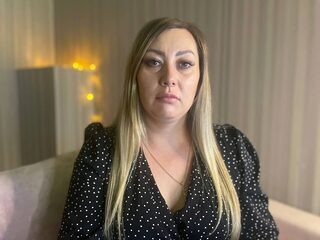 Catherine Woolberg live webcam model