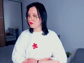 Shanon Pereyra live webcam model