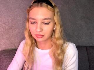 Dannie Lovins live webcam model