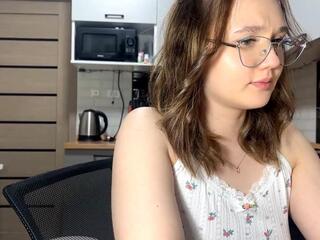 Tillie Tabicas live webcam model