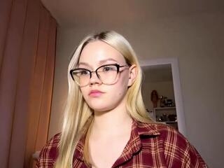 Myrtle Stroble live webcam model