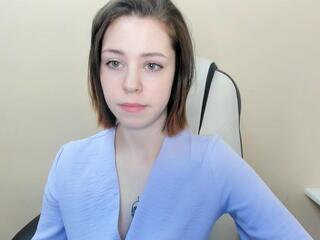Avelina Corkran live webcam model