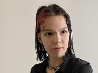 Daphine Brandel live webcam model