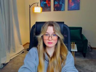 Lavonda Bellefontaine live webcam model