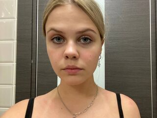 Ria Sheely live webcam model