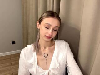 Alena Smiling live webcam model