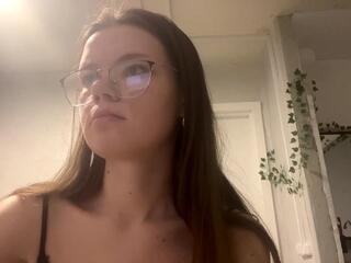 Luise Brodzik live webcam model