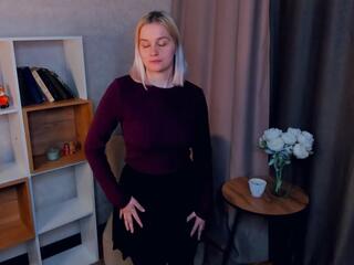 Lizzie Boyea live webcam model